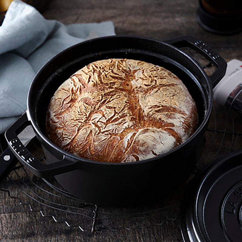 La Cocotte Cast Iron Round Cocotte, Black Matte, 2.75 quarts