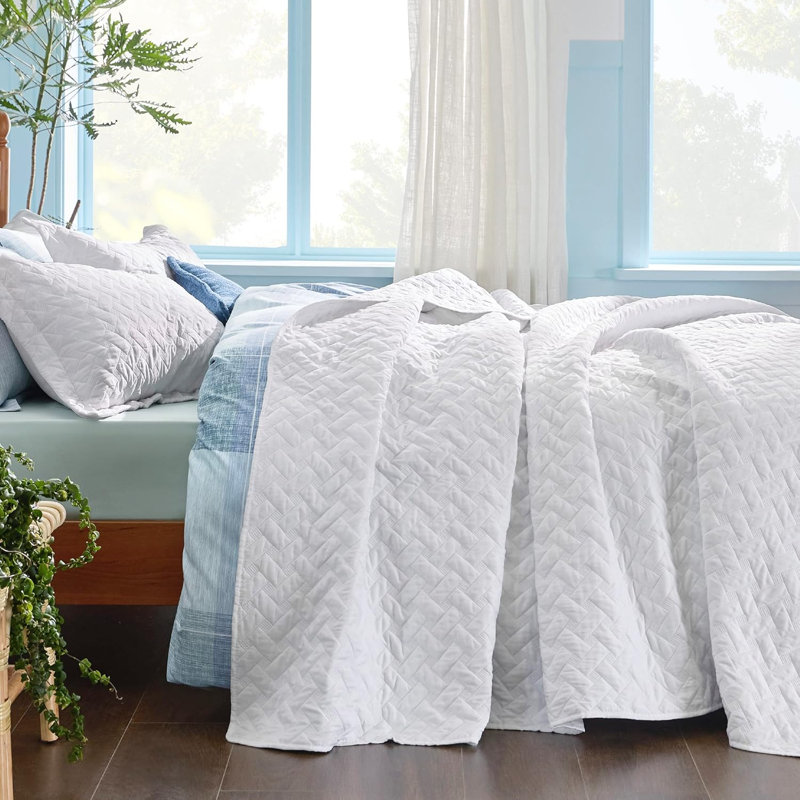 Bedsure Twin/Twin XL Lightweight Quilted Blanket - Breathable Basket Weave Quilt for Dorm Room & Home - AC-Friendly Summer Bedding for Bed & Sofa - White -Soft Gift for Women & College Students, All Seasons
