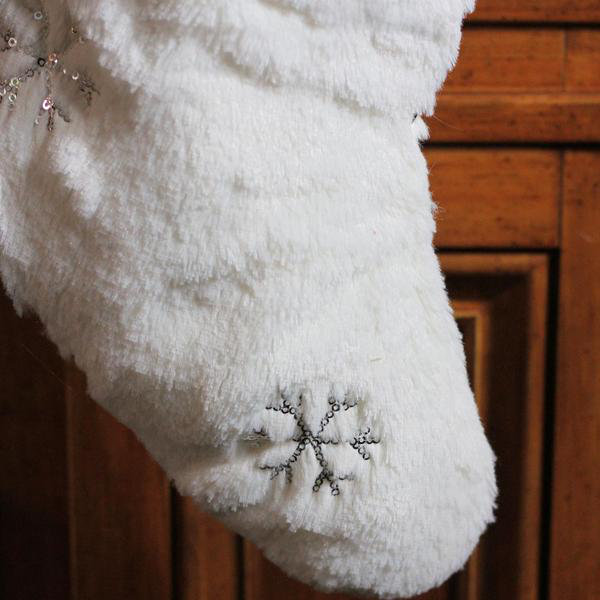 Chaussette de Noël 18 po en fausse fourrure blanche avec paillettes argentées