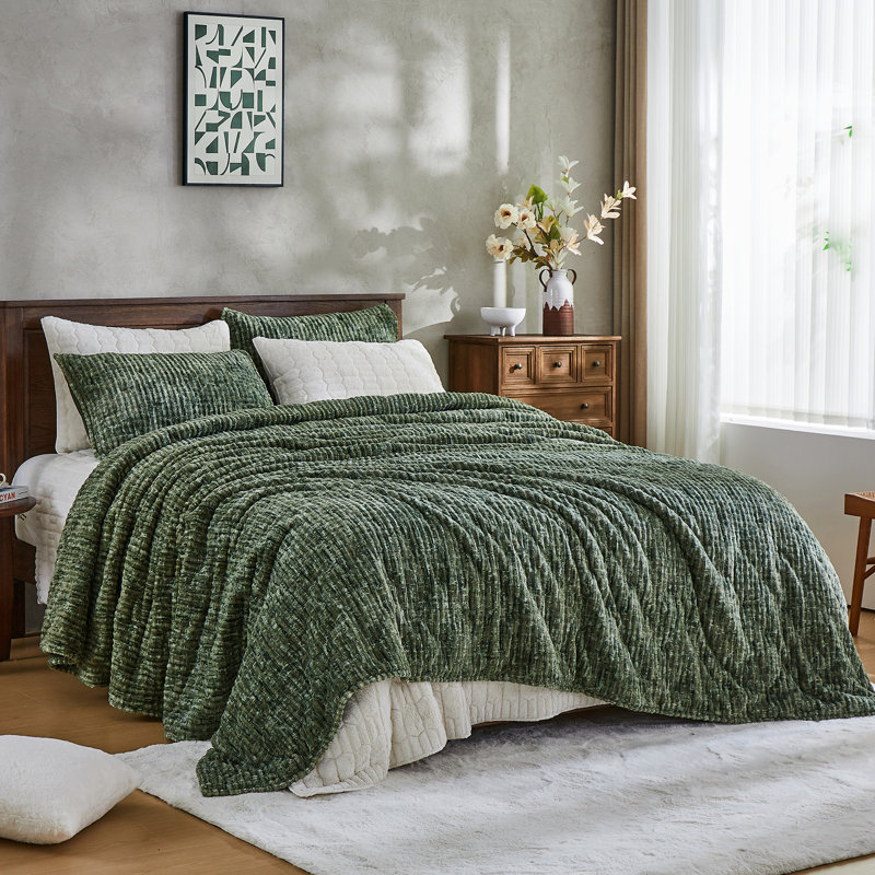 Wonderful Luxury Milky Velvet Quilt Set, Green, King Quilt