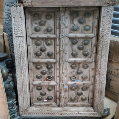 Fenêtre en bois antique Maryfaith