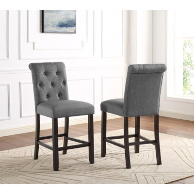 Ensemble de deux tabourets de comptoir touffetés