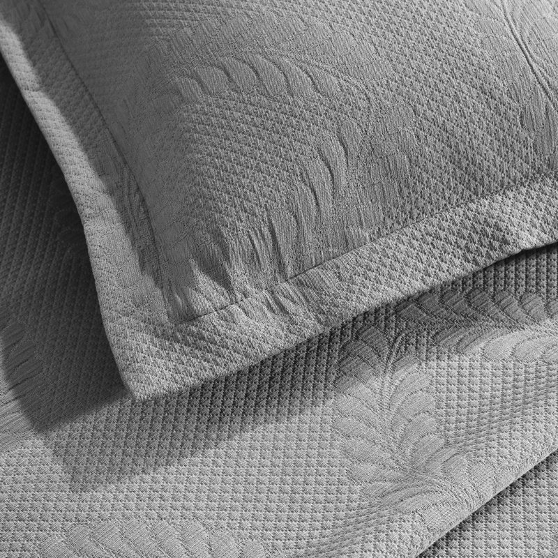 Peploi Medium Weight Jacquard Matelasse Floral Wreath 3 Piece Bedspread Set, Full Bedspread + 2 Standard Shams, Gray