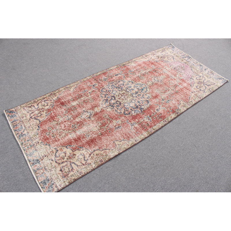 Tapis rouge turc rétro parfait pour un dortoir ou un décor de salle à manger avec motif Oushak délavé