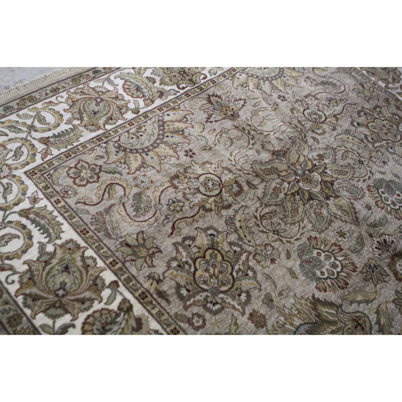 Tapis brun clair et ivoire noué à la main de haute qualité