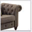 Fauteuil d'appoint brun capitonné avec coussin