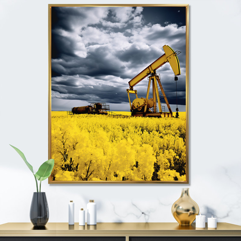 «Green and Yellow Oil Drilling Rig Meadow I», reproduction sur toile, Cadre flottant doré, H 40 po x l 30 po x P 1,5 po