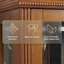 Vitrine de coin en chêne avec éclairage-1436074105