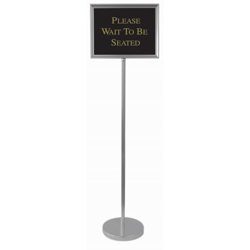 Le support d'annuaire The Réalisateur, Argent, H 54 po x l 15,25 po x P 1,13po