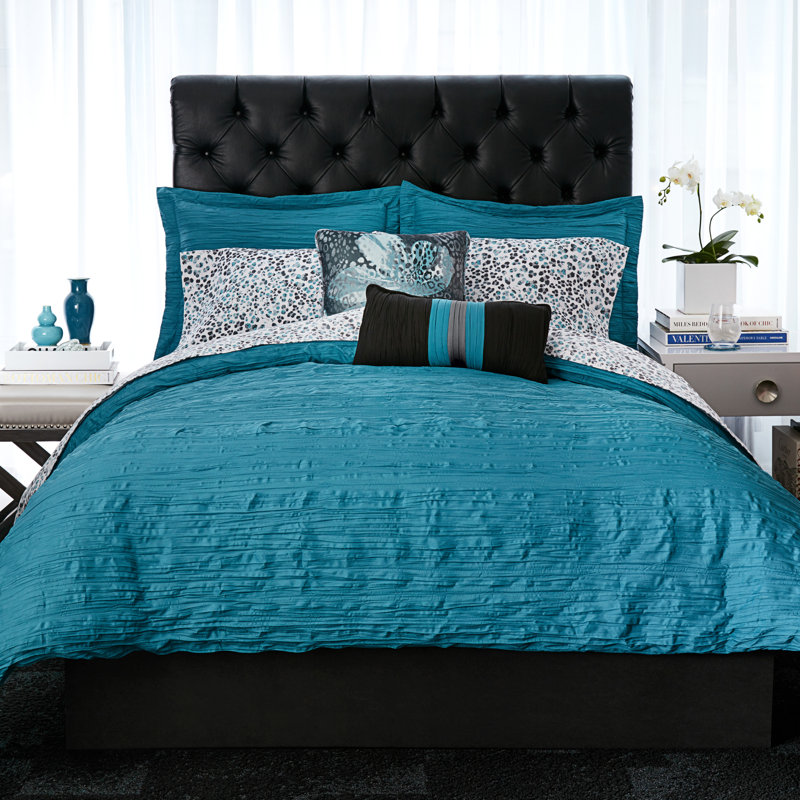 Relaxed Crinkle Comforter Collection