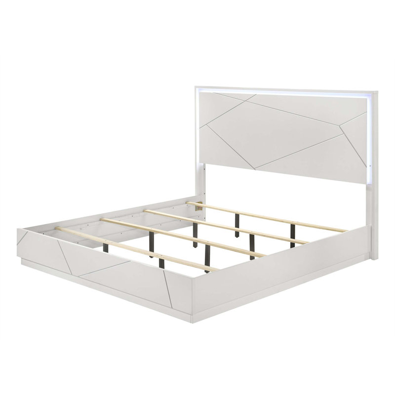 Grand lit très brillant blanc et argent avec éclairage à DEL intégré et fabrication robuste pour les chambres à coucher modernes Esther