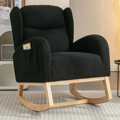 Fauteuil à bascule de loisirs pour chambre d'enfant en tissu Teddy, avec dossier haut, assise plus large, appuie-tête épais et poche de rangement sur le côté droit.