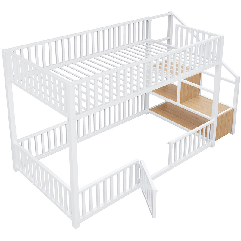 Lits simples peu encombrants avec échelle de rangement, structure en métal, style maison moderne
