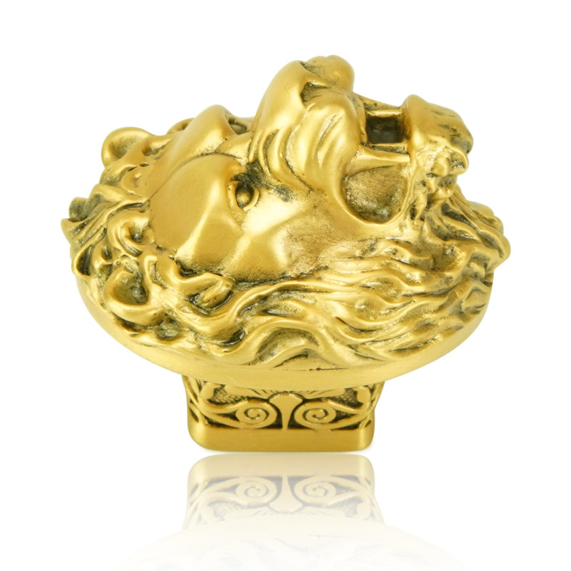 LION IN WINTER KNOB FLORENTINE, Gold