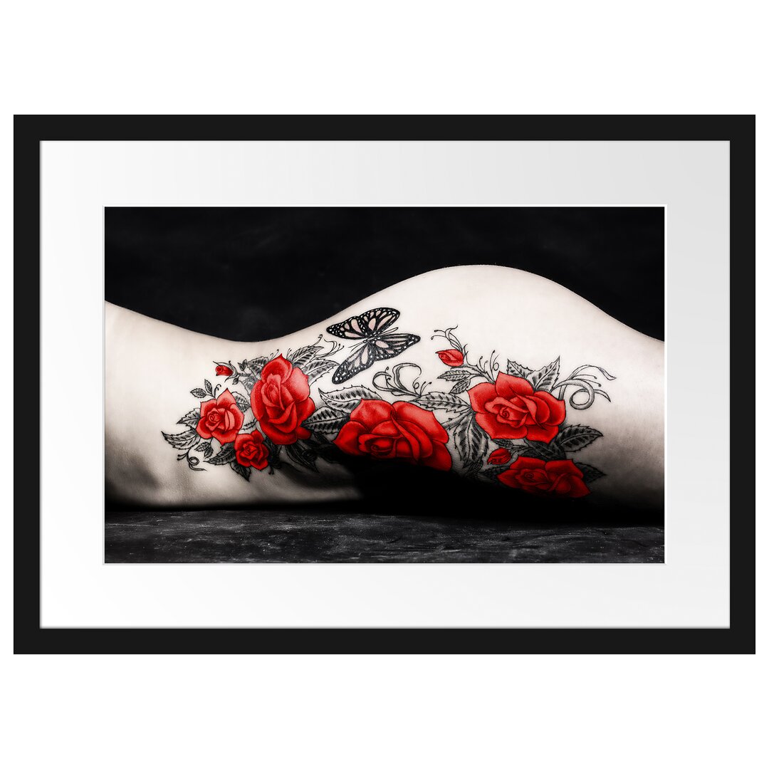 Gerahmtes Poster Rosen Tattoo mit Schmetterling