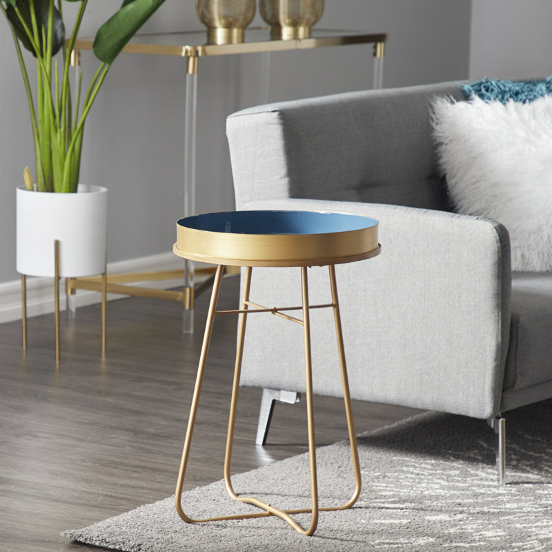 table de bout à pieds croisés