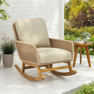 Chaise berçante contemporaine en osier gris minimaliste avec coussins en polyester doux et structure en bois durable, parfaite pour les espaces intérieurs et extérieurs comme le patio, le balcon ou le salon