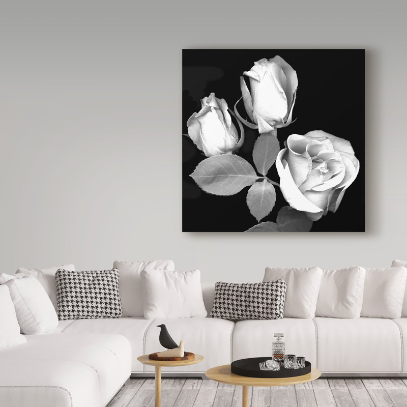 «Three Roses Black and White» par Dosta, impression sur toile tendue, H 18 po x l 18 po x P 2 po