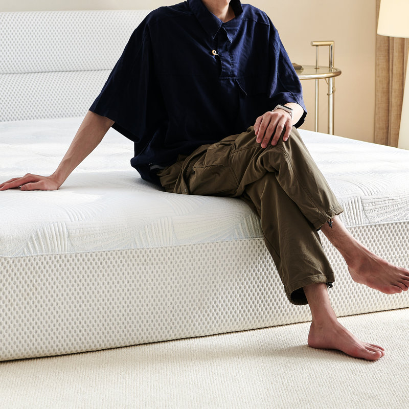 Boîte tout-en-un pour grand lit et matelas, tissu frais, support multicouche et sans assemblage pour appartement avec éponge en mousse douce, fibre froide japonaise, dormeuses isolées par le mouvement