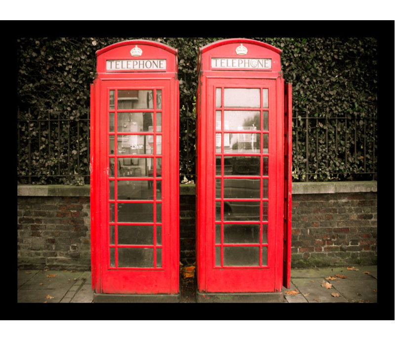 «Vintage Téléphone Booths Royal Reds» par Sonja Quintero - reproduction de photo encadrée, H 16 po x l 20 po x P 1 po