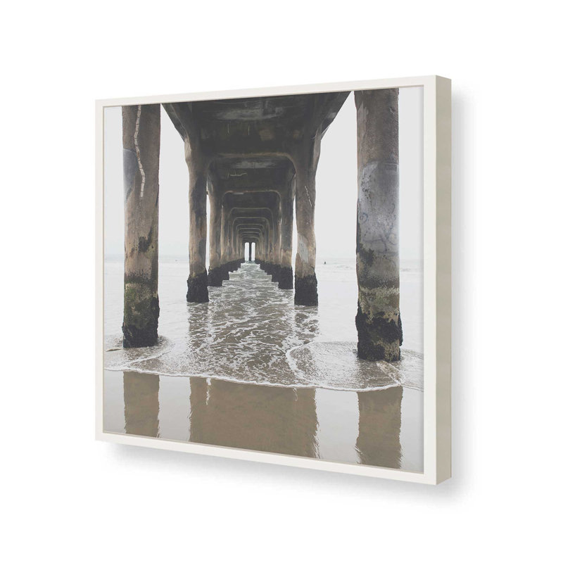 «Manhattan Pier» par Bree Madden, reproduction d'art, H 12 po x l 12 po, Blanc