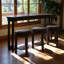 Ensemble de table de bar 4 pièces avec 3 tabourets de bar rembourrés en polyuréthane, table de petit-déjeuner avec 3 tabourets rembourrés, ensemble de table de salle à manger à hauteur de comptoir en bois massif pour le salon et la salle à manger. Espresso