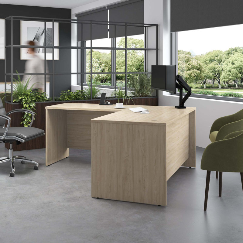 Bureau en forme de L avec retour Studio C, 29.84" H x 59.45" W x 29.37" D, Brown