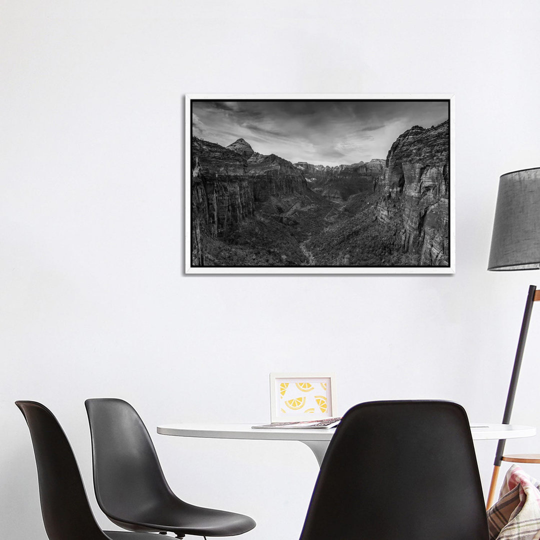 Canyon Walls von Bill Sherrell - Galerie-verpackte Leinwand Giclée auf Leinwand