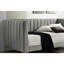 Lit de jour contemporain gris avec capitonnage et pieds en métal doré, hauteur de 30,91 po, profondeur confortable de 81,96 po, prêt pour le matelas