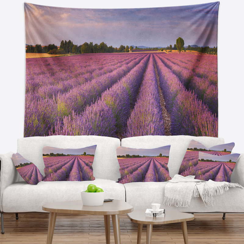 Paysage, lavande, rangées de fleurs en tapisserie, H 32 po x l 39 po