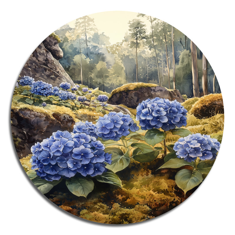 Hortensias dans un jardin moussu - hydrangées, art mural rond en métal bleu traditionnel, H 29 po x l 29 po