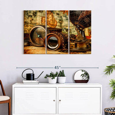 Ensemble de 3 boussoles en métal sur toile