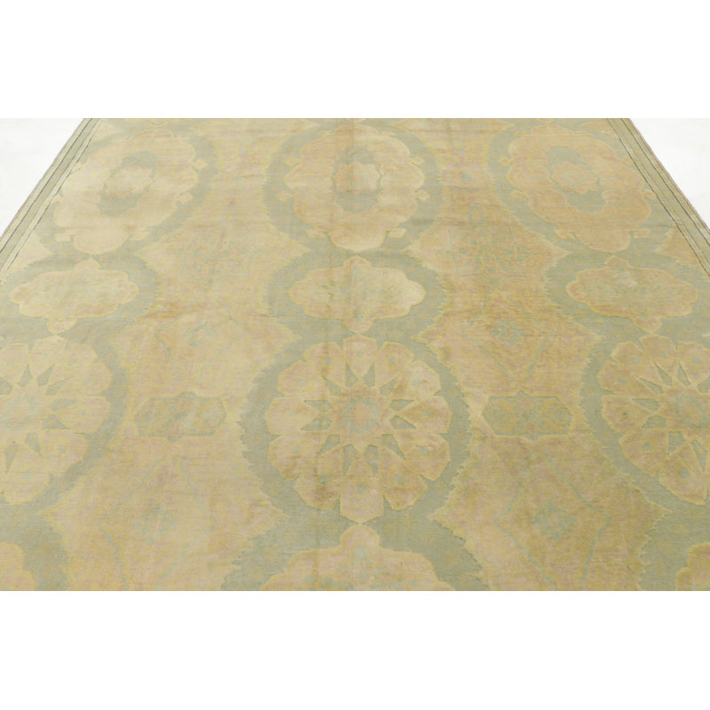 Antique 20Th Century Turkish Hereke Rug In Soft Pastel Medallions - Rug & Kilim