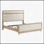Grand lit moderne au design naturel et élégant avec revêtement en chenille beige, parfait pour les chambres élégantes et confortables