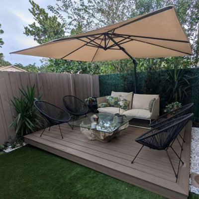 Parasol en porte-à-faux rectangulaire de 132 po x 108 po avec base au sol et contrepoids à manivelle inclus