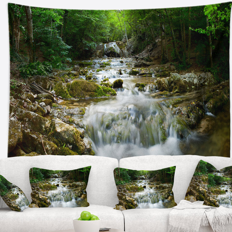Tapisserie cascade de source naturelle, H 78 po x l 92 po