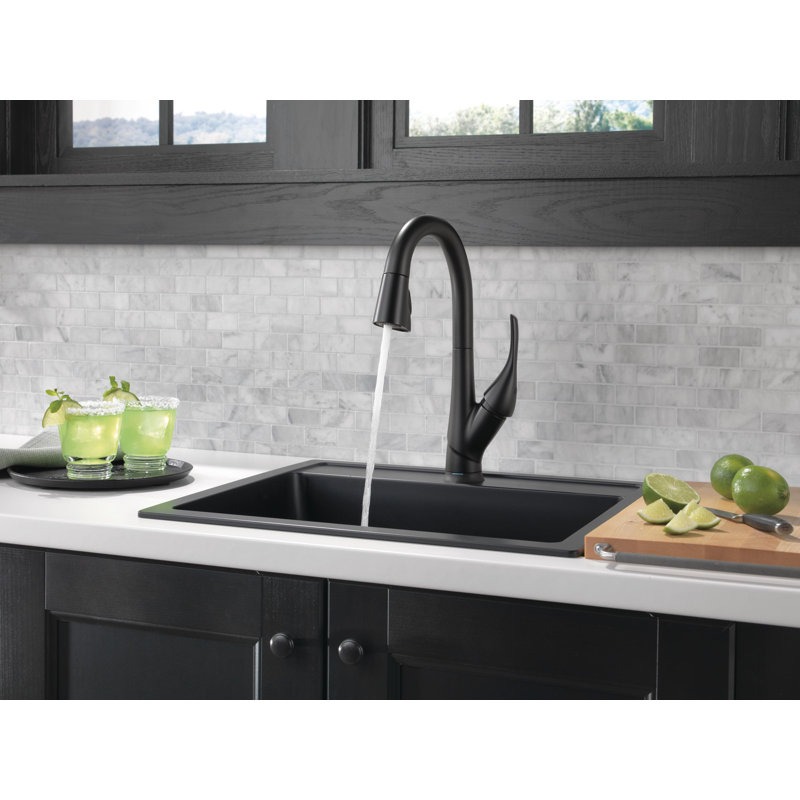 Robinet de cuisine à poignée simple escamotable Esque avec Touch2O et station d'accueil MagnaTite, Noir mat