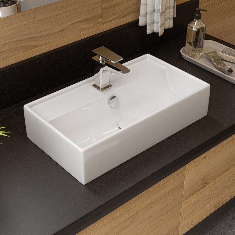 Lavabo de salle de bain mural blanc avec trop-plein