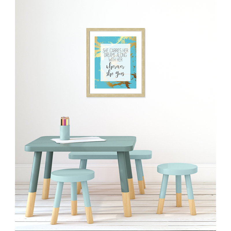 «Whereever she goes», art encadré, H 26,5 po x l 22,5 po x P 0,63 po, Encadré plat champagne