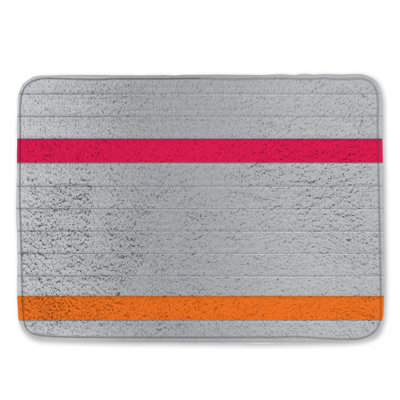 Tapis de bain gris à rayures en métal