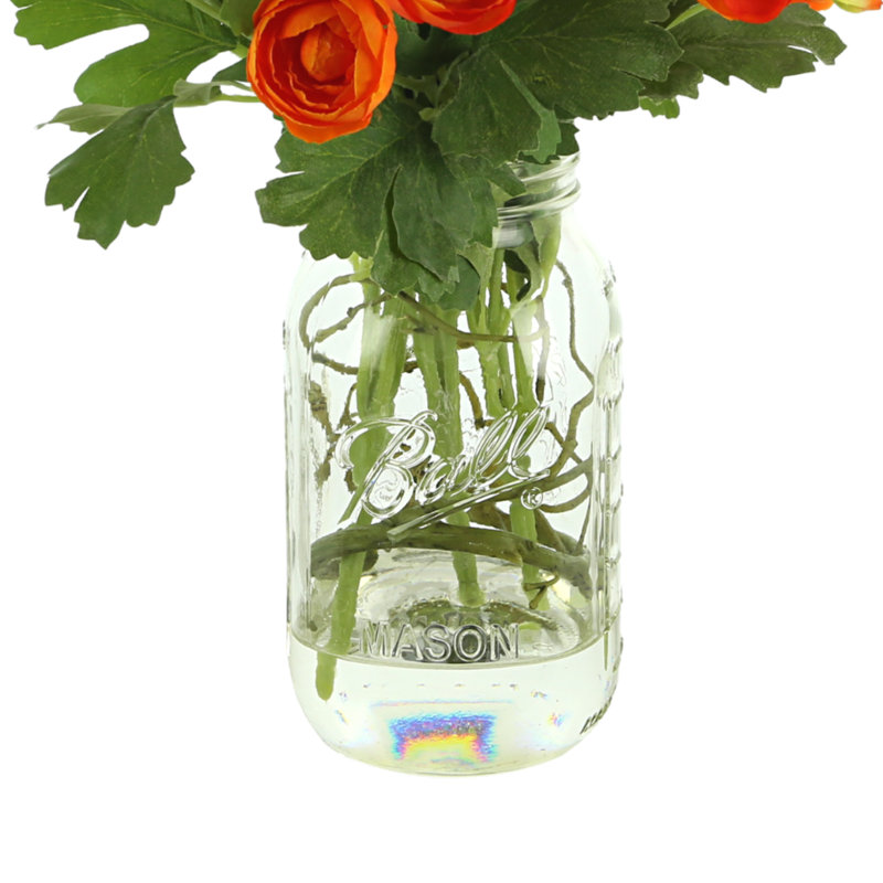 Renoncule artificielle dans un vase
