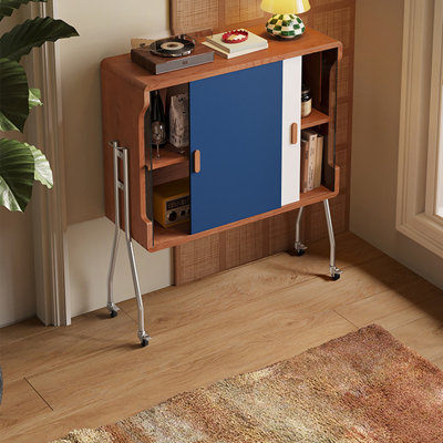 Armoire d'appoint de style médiéval moderne