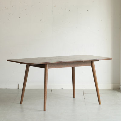 Table de salle à manger en noyer