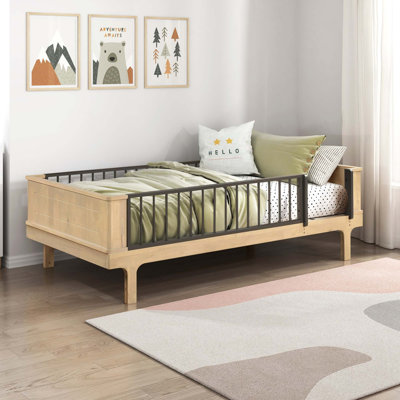 Lit plateforme double de style industriel rustique avec barrières de sécurité intégrées