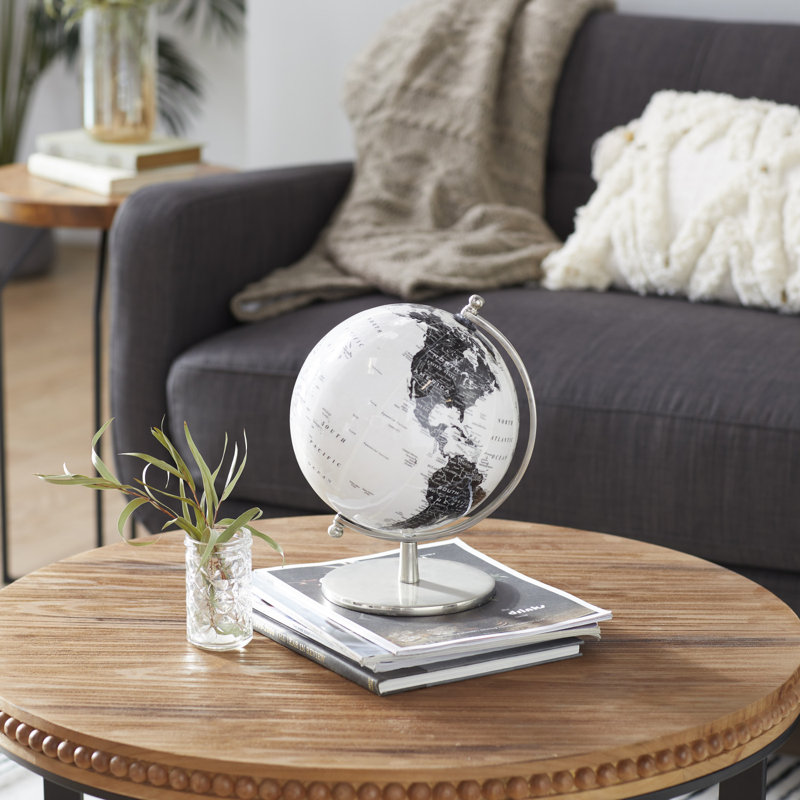 Globe terrestre en métal blanc