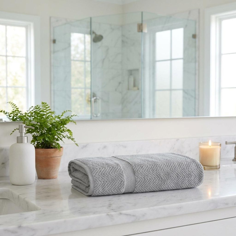 Ensemble de deux draps de bain en coton turc à chevrons gris pâle, 101,6 cm x 177,8 cm