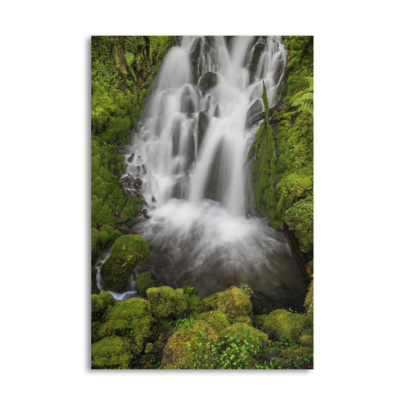 « cascade ii », reproduction de photo, H 36 po x l 24 po x P 0,01 po, Papier