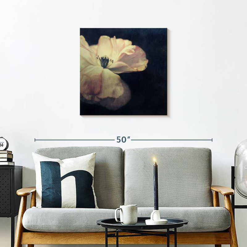 Lumière dans la fleur sombre, H 24 po x l 24 po