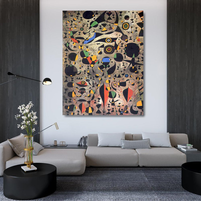 Femme encerclée par le vol d'un oiseau, H 47 po x l 36 po