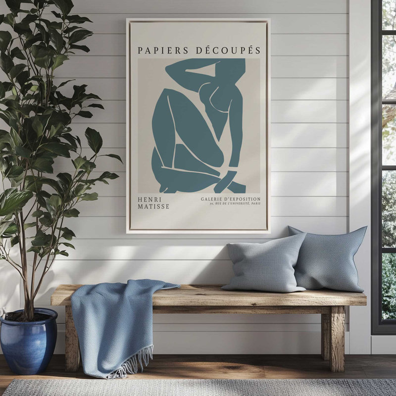 Matisse's Nude III en bleu minuit, Cadre américain en érable flottant, H 18,75 po x l 12,75 po x P 1,75 po